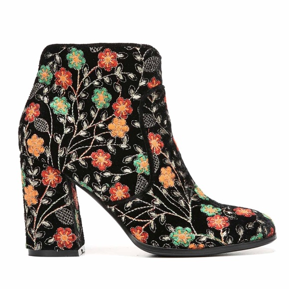 Fergie Tesla Bootie Embroidery Shoes Size 6 New - Picture 2 of 8